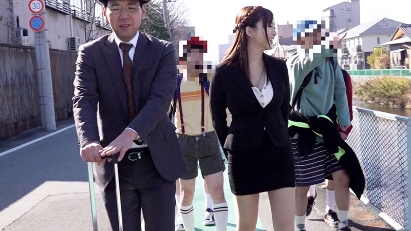 暗黑正妹「鈴木真夕」撞臉Hebe，「超豐滿G奶」乳量太兇！