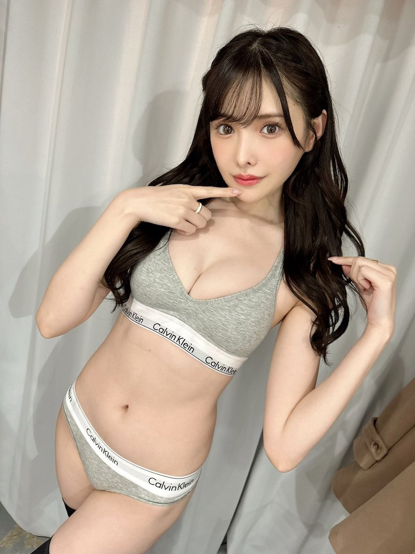 S級女優「新有菜」的突襲檢查，一開門就用「逆天美腿」誘惑！
