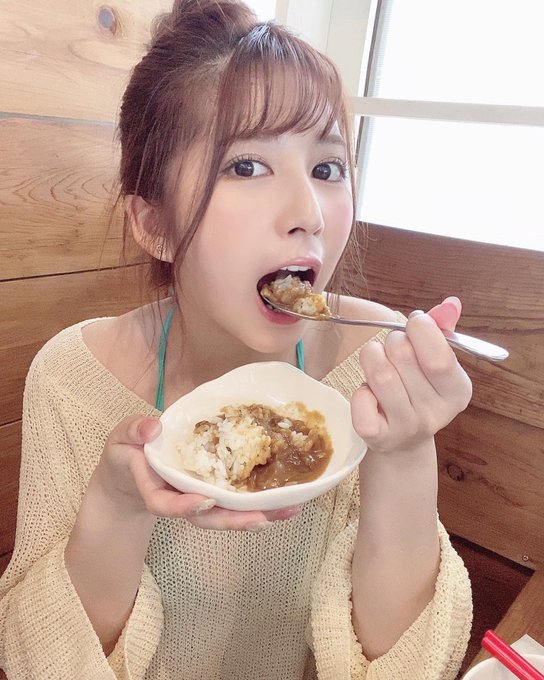 出道滿月！ 前雜誌模特兒「七森莉莉」YT頻道開幕、侃侃而談轉職女優心路歷程！