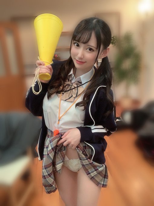 體育場外搭訕「雪白F罩杯小馬」,「超萌酒促妹」下海出道!