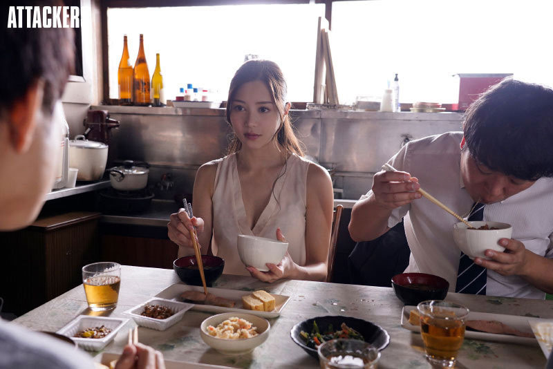 時隔多年回老家!與美人大嫂「白峰美羽」汗流浹背做愛!