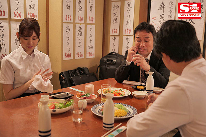 美腿OL「楓ふうあ」被惡爛上司偷襲！出差時被迫變成他的形狀！