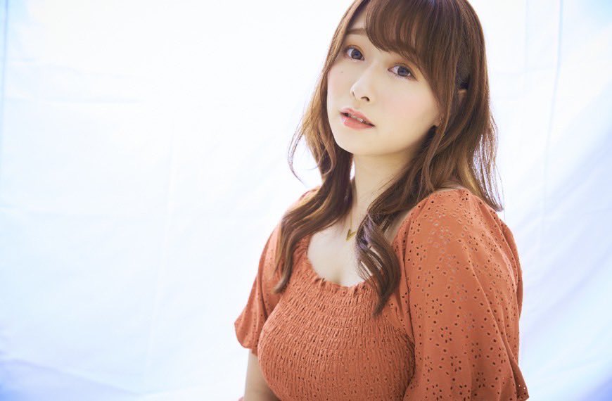 AV國民媽媽《白石茉莉奈》總是母愛氾濫溫柔甜笑X巨乳肉慾體無敵！