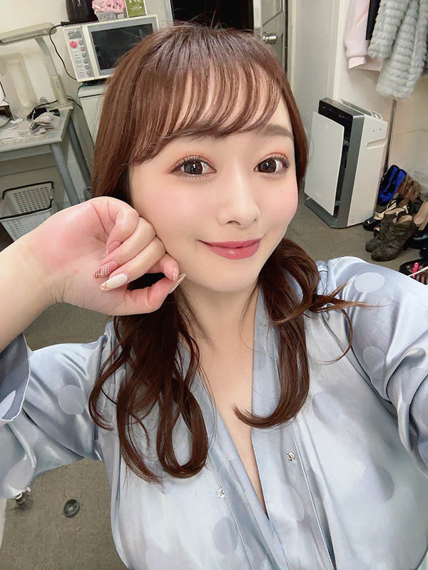 AV國民媽媽《白石茉莉奈》總是母愛氾濫溫柔甜笑X巨乳肉慾體無敵！