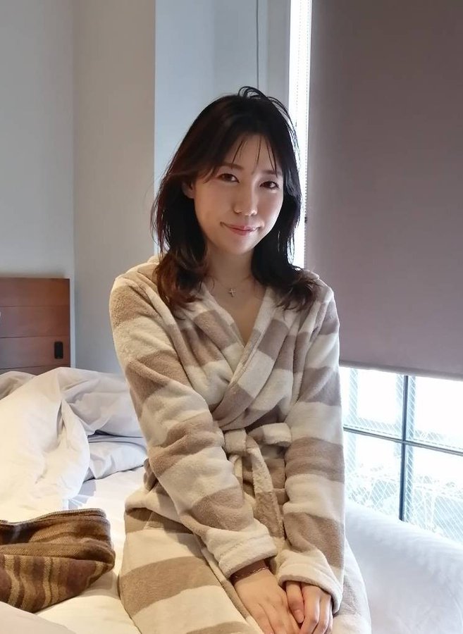 老師來了！ F罩杯美艷火辣保健室老師「美河奈緒」AV出道！坦言每天都好想做愛！