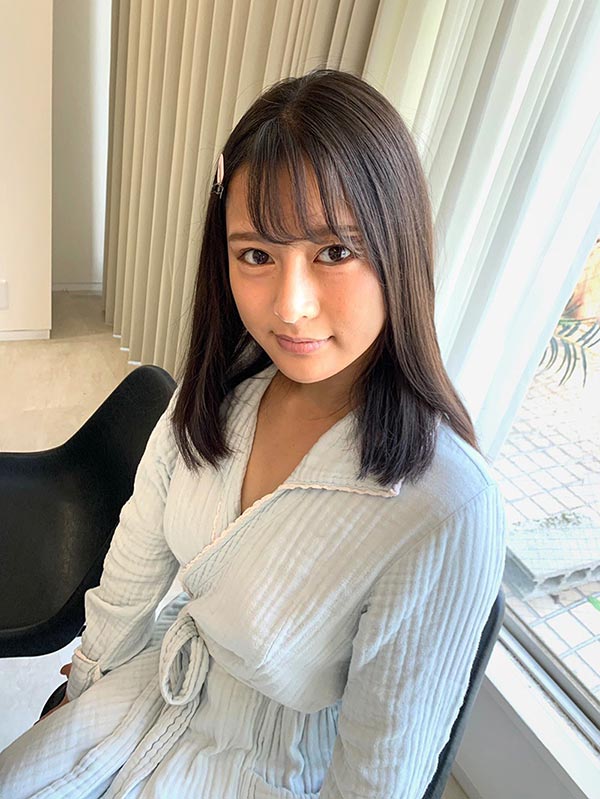 童顏巨乳！ I罩杯火辣百貨公司櫃姐「神木沙羅」出道！