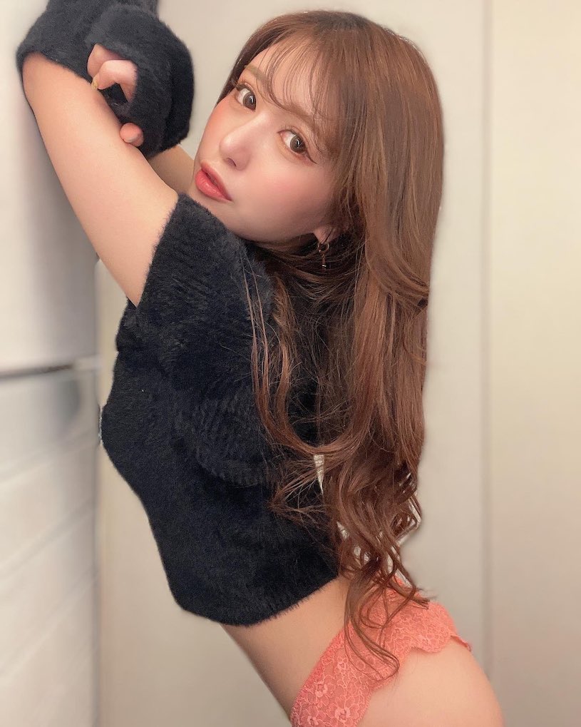 可純情也可性感!正妹「乃木綏愛」深V線條太魅惑!