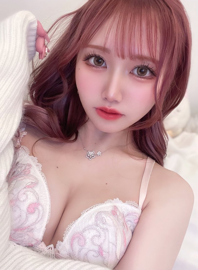 AV界最強辣妹「齋藤亞美里」深溝超長，「性感F奶＋美臀」太勾人！