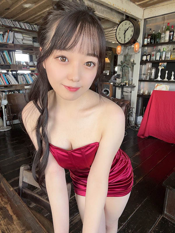 嬌小雪白美少女「高瀨裡奈」，唇紅齒白「F奶超豐滿」！