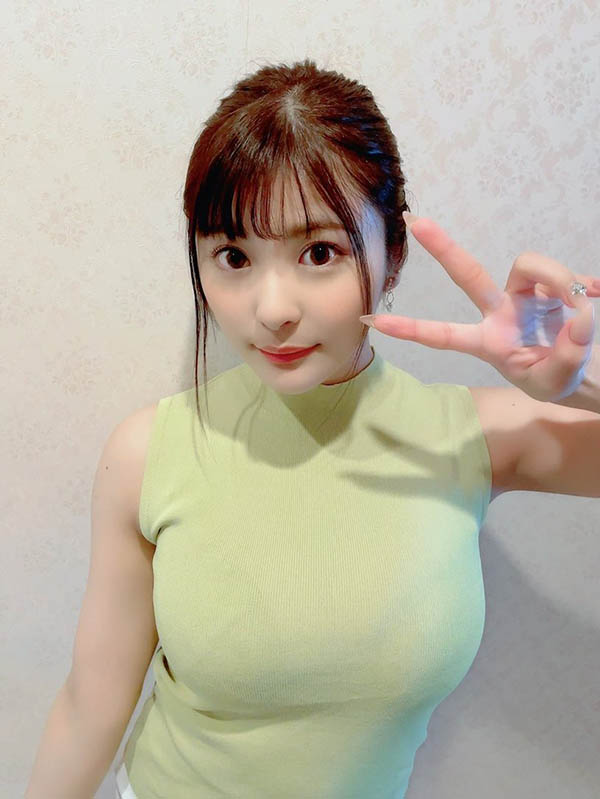 S1超兇H奶寫真偶像「似鳥日菜」，「豐滿深溝」滿到要溢出！