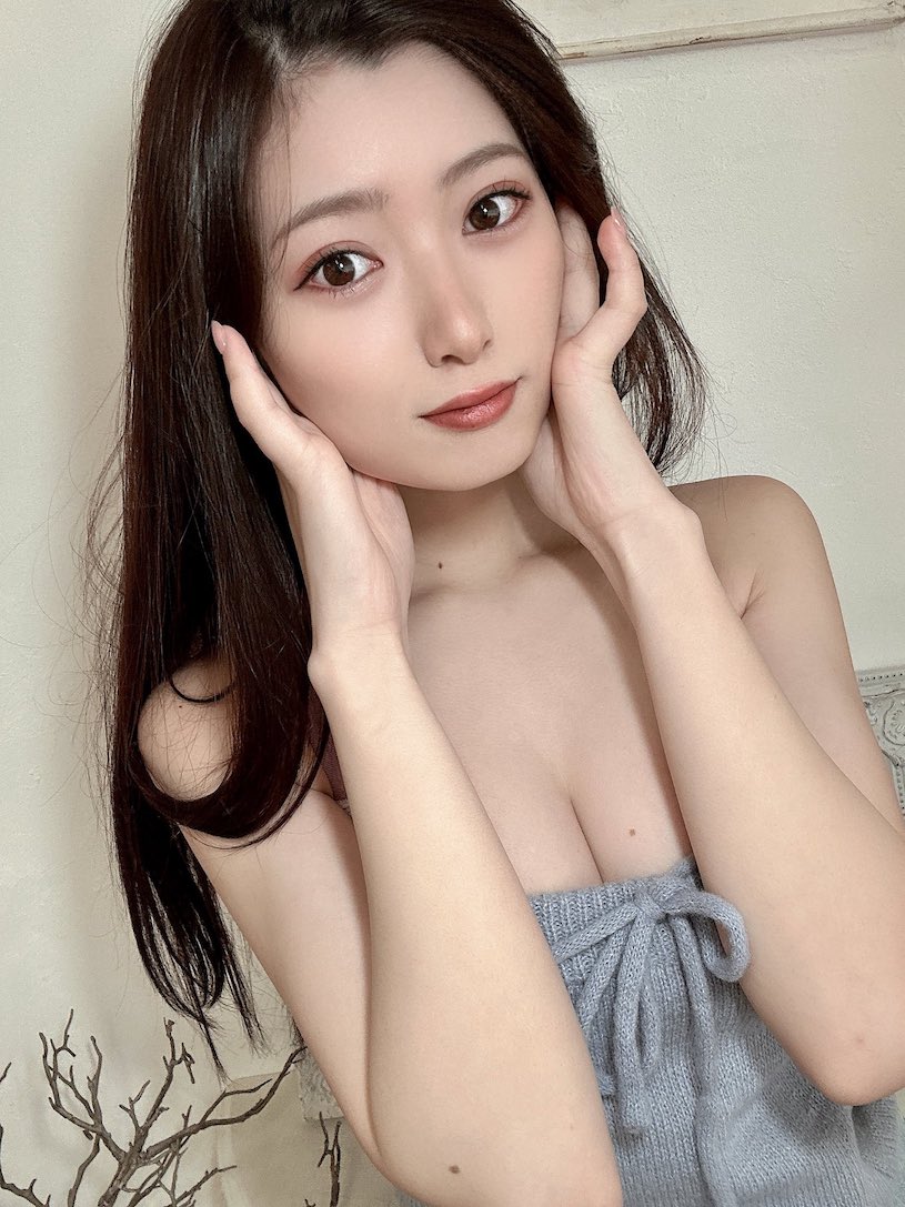 粉紅美乳妹「栗宮雙葉」改名重新回歸，「白嫩頂尖曲線」超受好評！