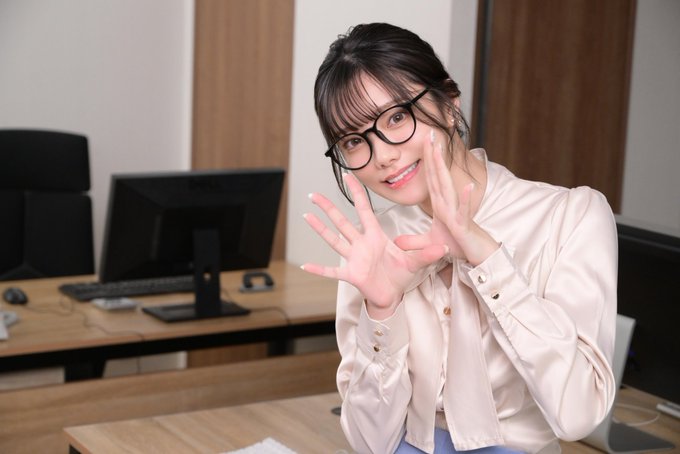 一周年慶！ 20歲D罩杯超絕美少女「宮下玲奈」AV出道滿一年紀念作品4月發售！