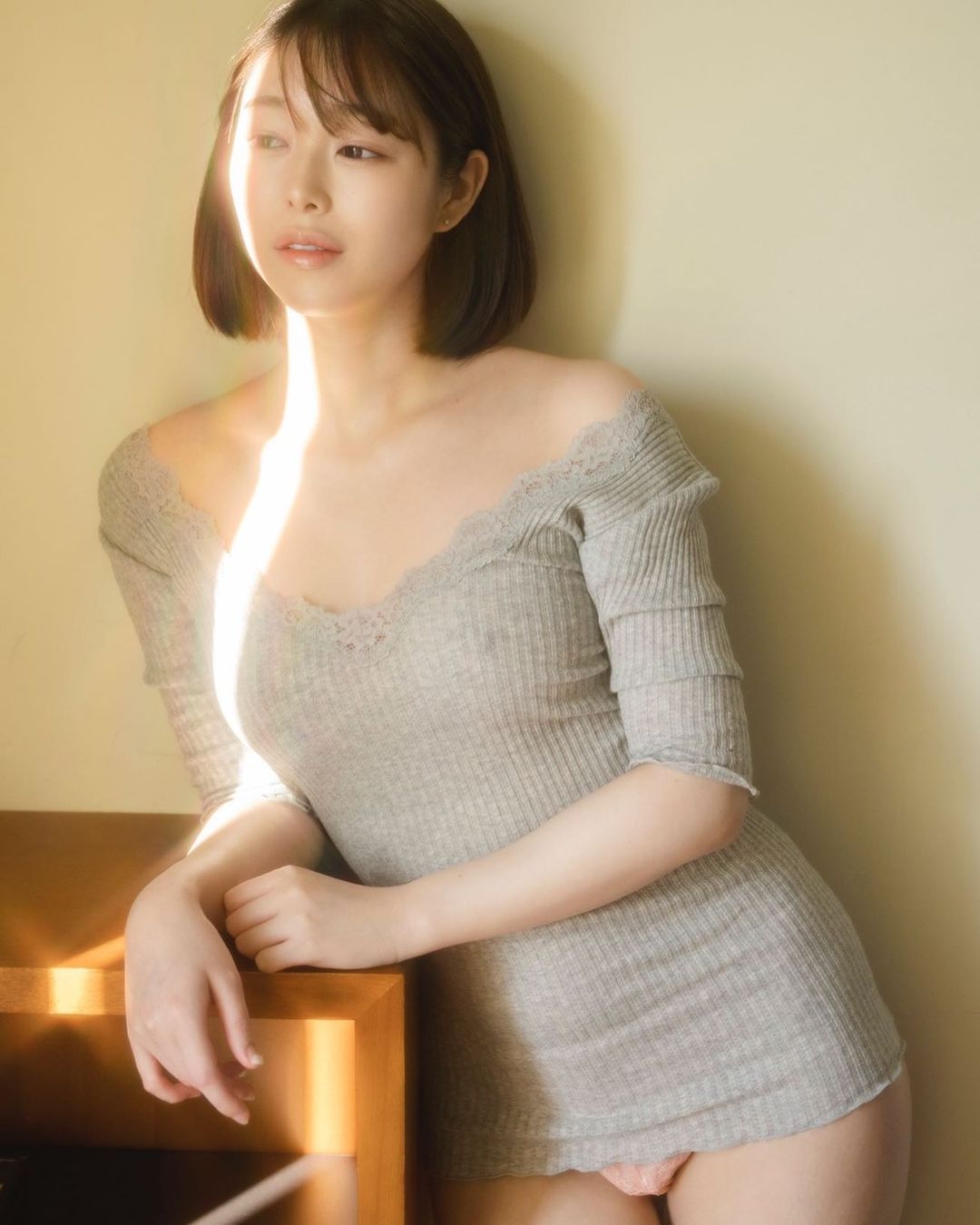 AV愛好者《新名愛明》看片看出心得下海過戲癮…真實感受升天快感