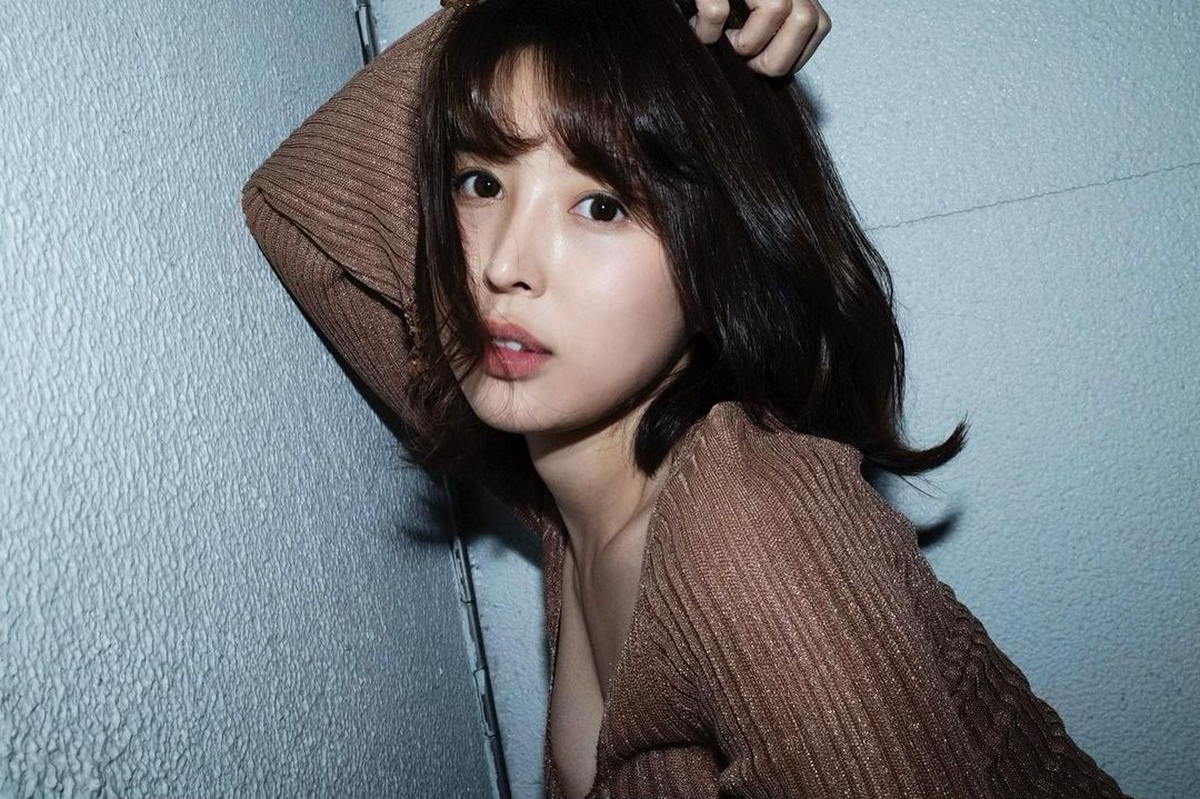 AV版吃播？ ！絕對少女《葵司》各種角度吃蝕骨銷魂的吃相引爆飢渴