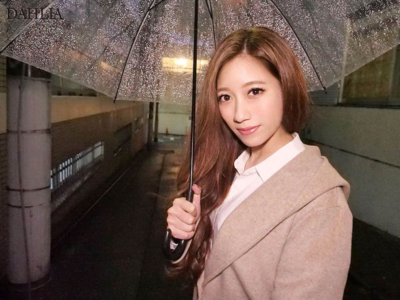 AV界超頂火辣E奶人妻「東凜」，「誘惑肉食模樣」好挑逗！