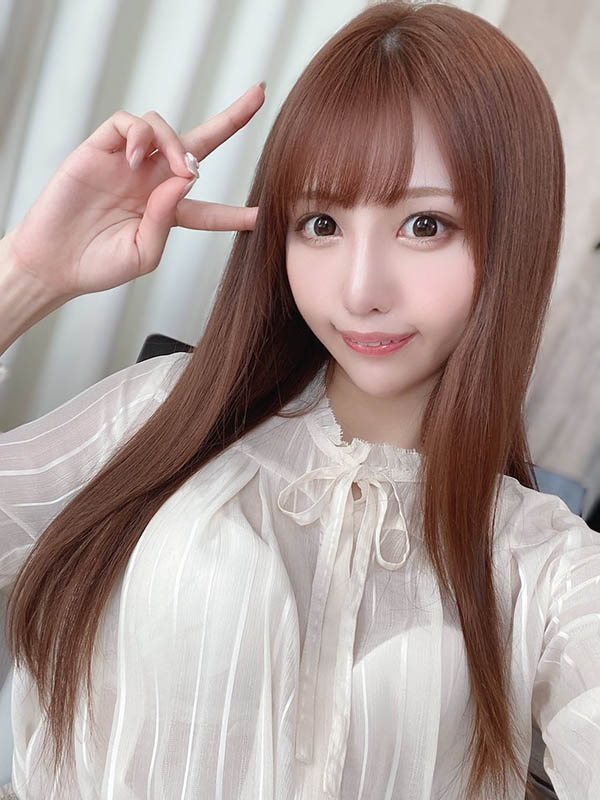 超性感F奶校園美女「朝日奈花戀」，「火辣曲線」獲得泳裝選美冠軍！