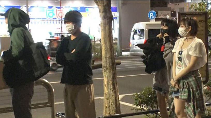 在夜行巴士侵犯超嗨美少女「公元明沙」，帶到公廁再玩一回...