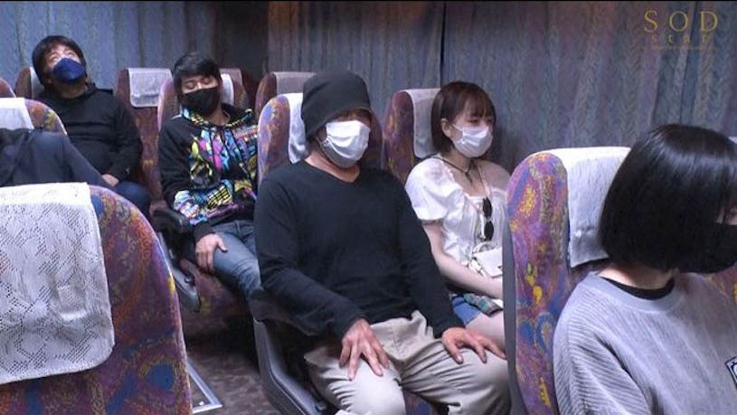 在夜行巴士侵犯超嗨美少女「公元明沙」，帶到公廁再玩一回...