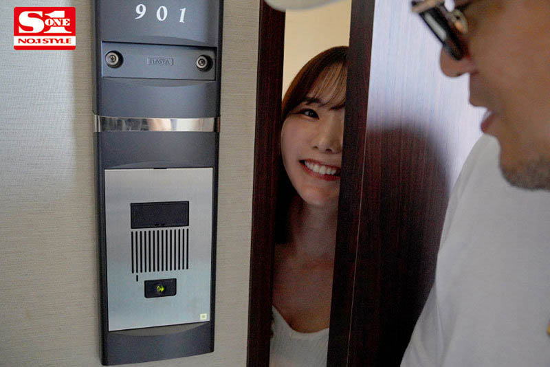 突擊新生代痴女「miru」的家!被男優輪流搞「絕頂潮吹」大失禁