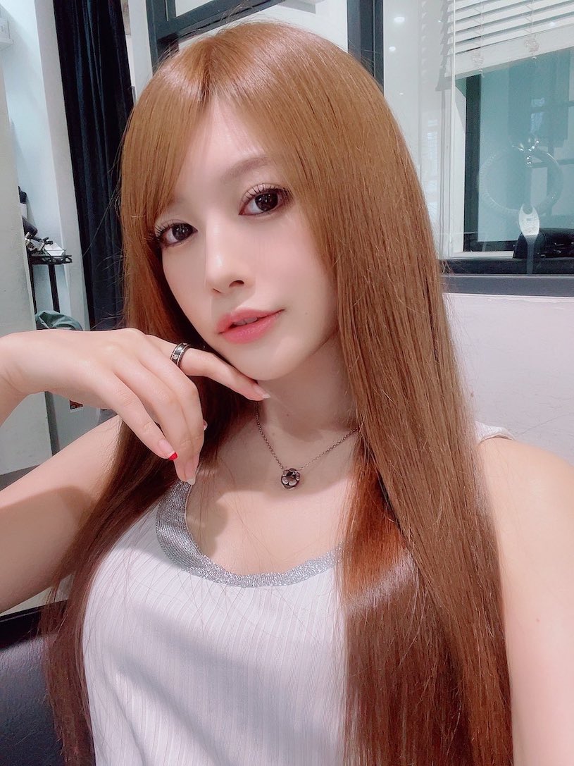 新作登排行榜冠軍！ AV影后「相澤南」扮超美乳製服妹！