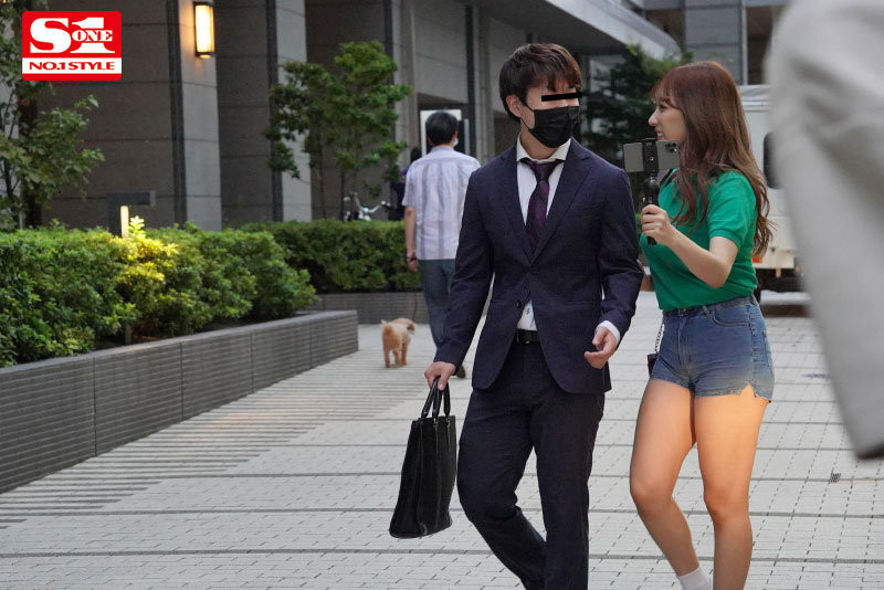 H罩杯大奶「小宵虎南」癡女逆搭訕！街上找路人啪啪啪即刻開戰