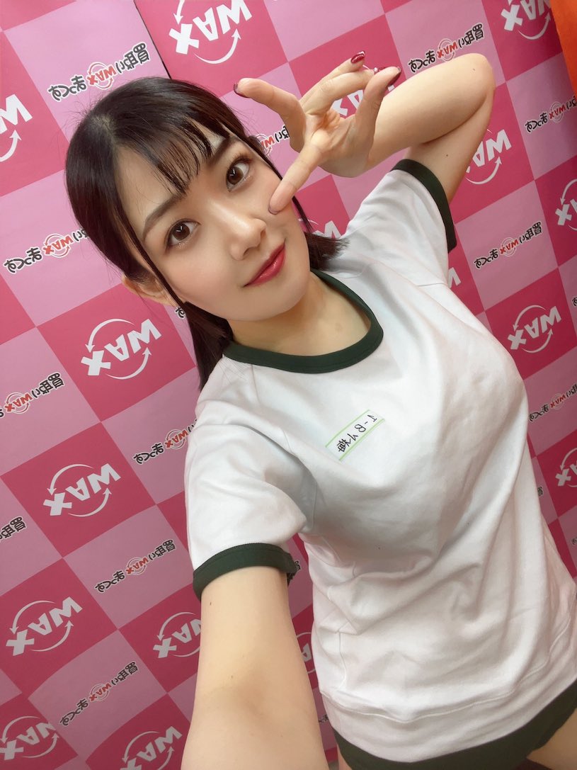 23歲105公分超大K奶正妹「小梅惠奈」，「超飽滿車頭燈」閃暈粉絲！