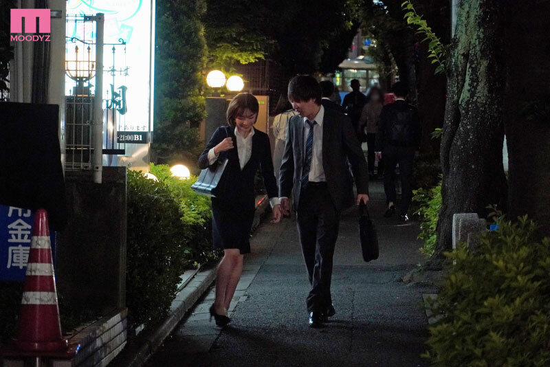 惡魔系新人OL「深田えいみ」，誘惑有女友的前輩回家過夜，瘋狂中出停不下來