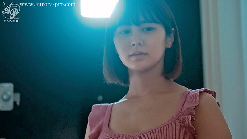 戀父情結的鄰居嫩妻「沢北みなみ」，被隔壁黑道闖入家中多人調教！