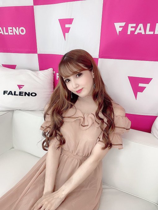 床上癖好、敏感帶、交情最好的女優? 資深暗黑女神「友田彩也香」專訪一次解密!