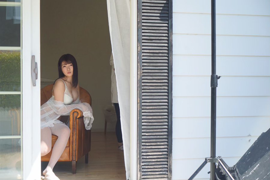 狂吸上千次觀看！魔鬼身材新人女優「詩音乃蘭」穿著性感女僕裝搖來搖去…！