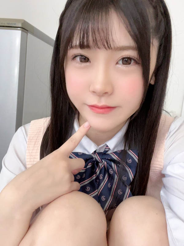 19歲抖音網紅「皆瀬あかり」成AV新人，再冷都會露出「極品辣腿」！