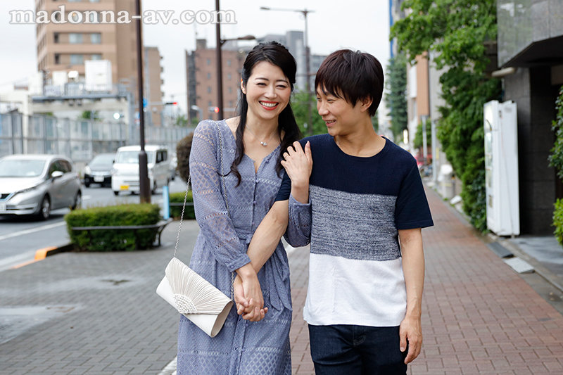 順利畢業繼母「獻」身以茲獎勵給摸還不夠…主動又吸又搖送上高潮！