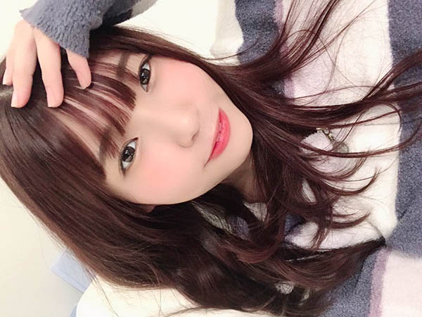 為攝影會熱身！甜美小可愛「樋口三葉」分享居家寫真照小露性感美腿！