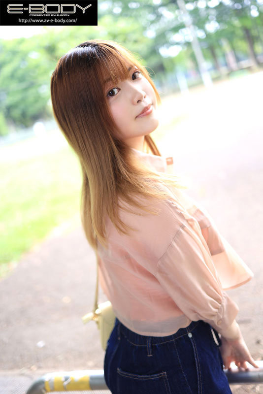 21歲超兇H奶「正妹美髮師」出道，對戰清水健「巨乳超柔軟」！