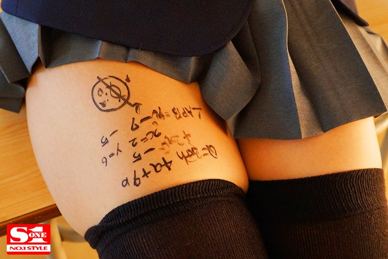 JK美少女「絕對領域X制服誘惑」 邪惡視角捕捉被蜜腿夾緊還磨蹭…