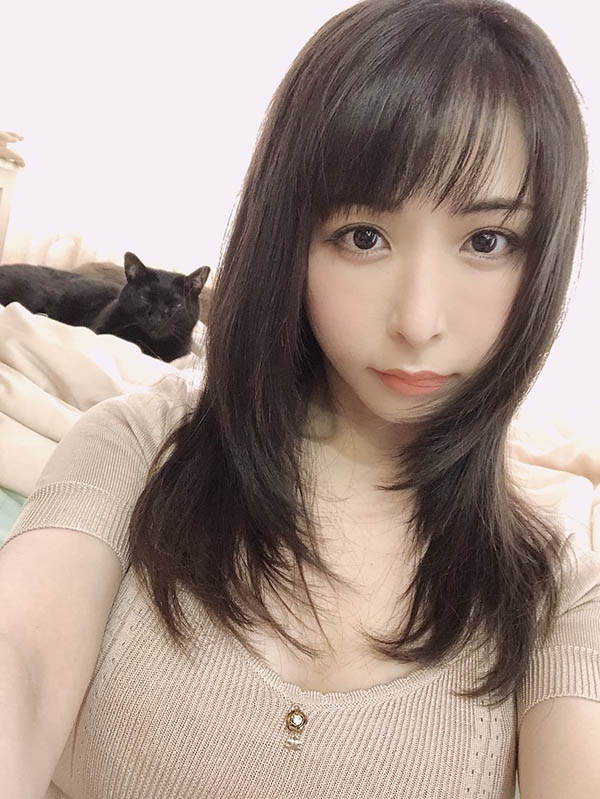 嫵媚感混血女優「晶愛麗」，「F罩杯小馬身材」超誘惑！