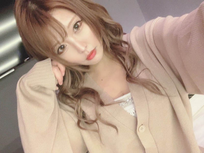 人氣企劃女優！美艷小馬「新村朱里」F奶超辣，還擅長解鎖新技能！