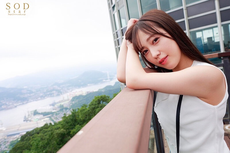 边走边干!美少女偶像「小凑よつ叶」的实现妄想之旅,解锁全裸野砲车震!