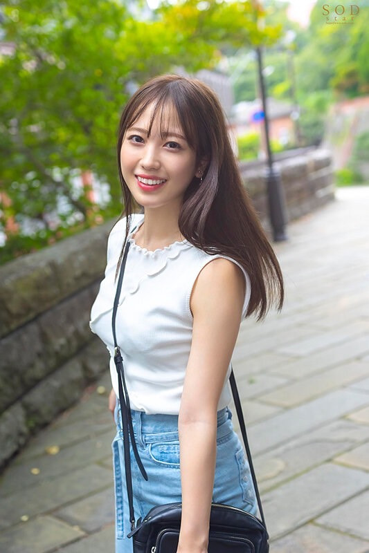 边走边干!美少女偶像「小凑よつ叶」的实现妄想之旅,解锁全裸野砲车震!