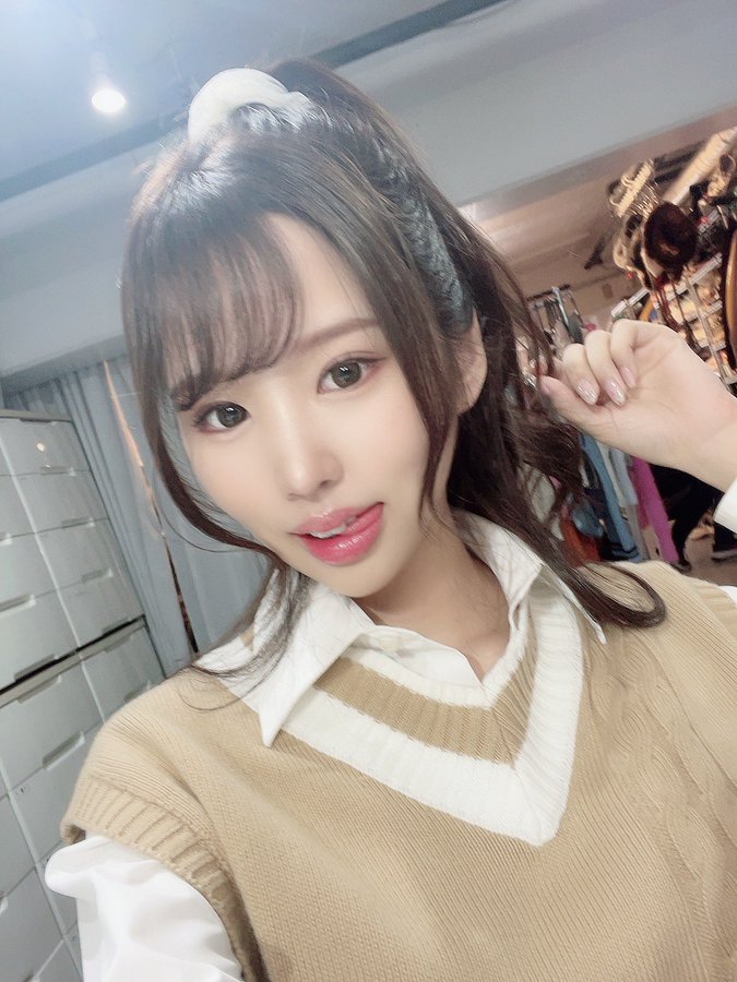 女友姊姊「新井裡真」到家直接露F奶,「肉體色誘」嬌喊:中出OK!