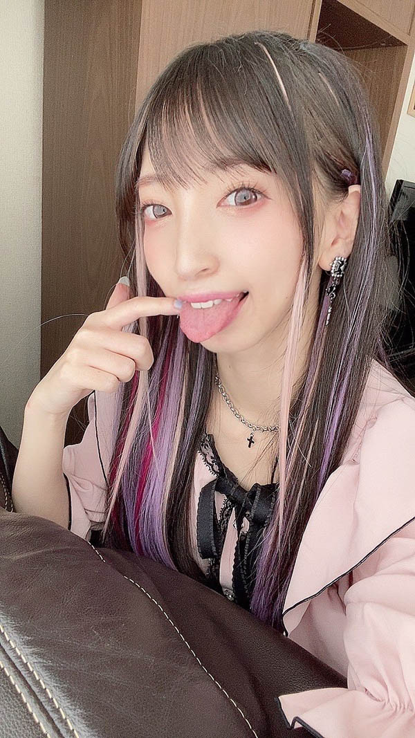 萌虎出閘!18歲系AV女優《冬愛琴音》俏皮小虎牙X發育未熟體太欠欺