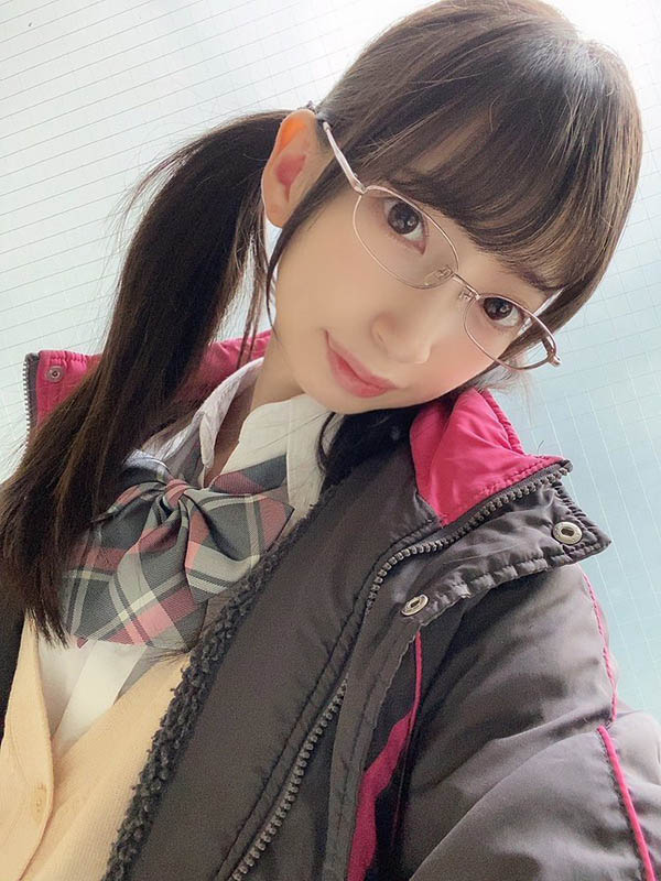 萌虎出閘!18歲系AV女優《冬愛琴音》俏皮小虎牙X發育未熟體太欠欺