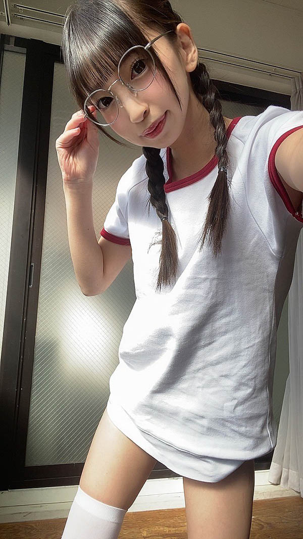 萌虎出閘!18歲系AV女優《冬愛琴音》俏皮小虎牙X發育未熟體太欠欺