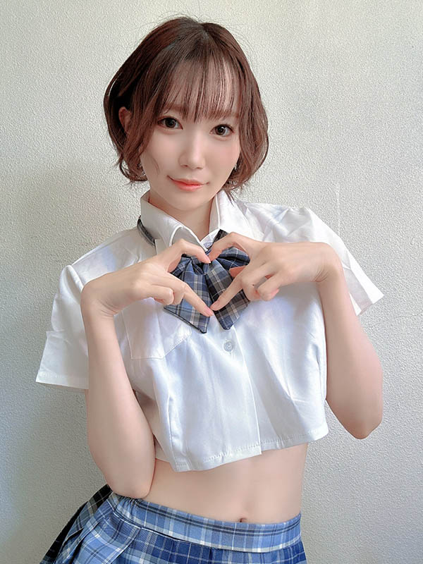 從粉絲變成女主角！純愛系美少女不再偶像崇拜直接下海一圓AV女優美夢