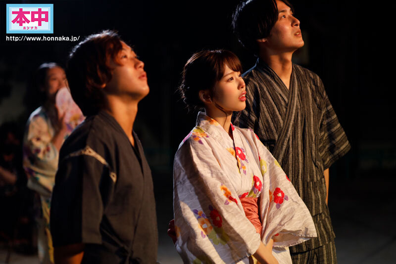 煙火大會告白失敗！美少女「新井リマ」和失戀的竹馬開房躲雨，結果不小心中出？