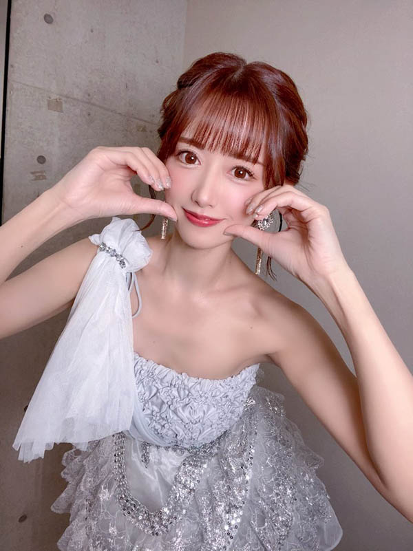 男優「森林原人」認證！明星感美腿女優「希島愛裡」全身上下都超正！