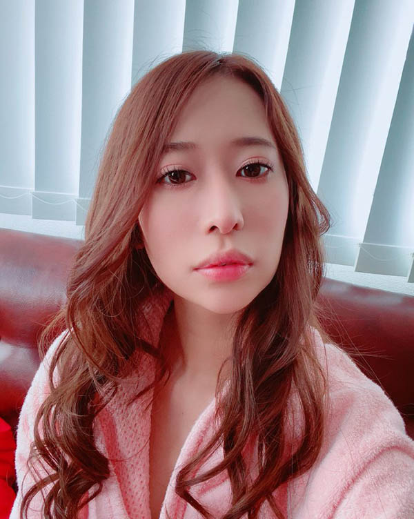 嫵媚性感！ 前國際線空姐人妻「春明潤」出道想成為各位的大姊姊！