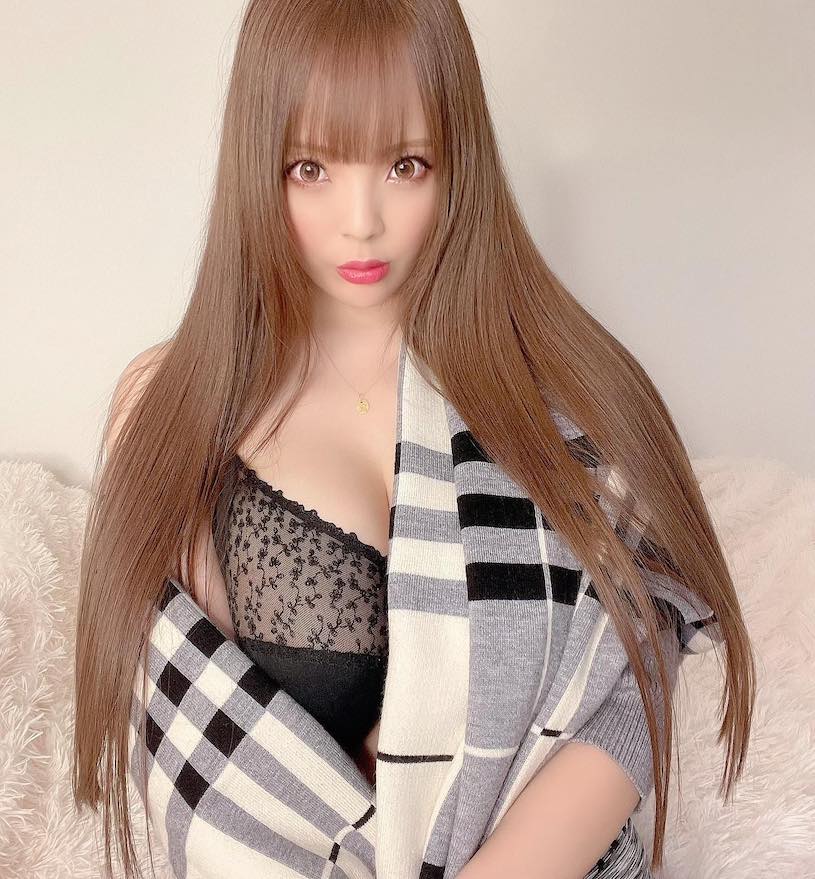 世界第一爆乳！女優「田中瞳」罹患巨乳症，上圍一路成長到O罩杯！