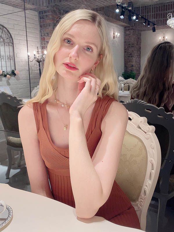 白肌美妖精！長腿C罩杯歐洲美少女「艾瑪・羅倫斯」出道！