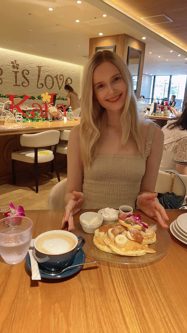 白肌美妖精！長腿C罩杯歐洲美少女「艾瑪・羅倫斯」出道！